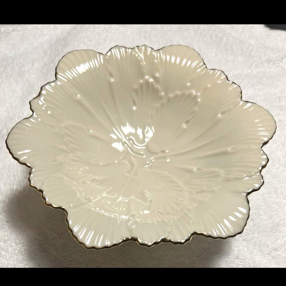 🌟 Lenox hibiscus flower dish ivory porcelain gold EUC footed vintage LN Hawaii